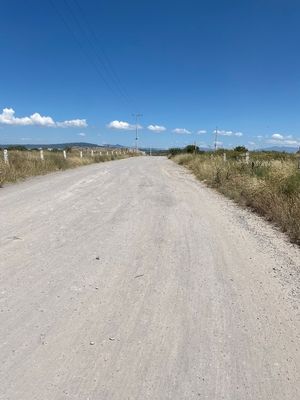 Terreno Comercial a un lado de Ciudad Maderas del Marqués