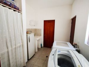 Lujosa residencia de 1 piso en exclusiva privada con amenidades  norte de Mérida