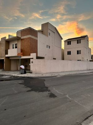 Casa en venta en Juan de Tolosa, Guadalupe, .. NCN Crossfit, Farmacia  Benavides, OXXO