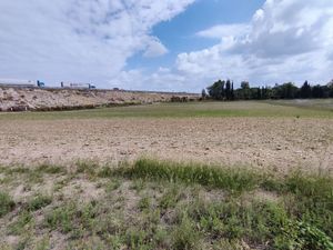 Terreno a pie de carretera, justo frente al balneario Valladolid