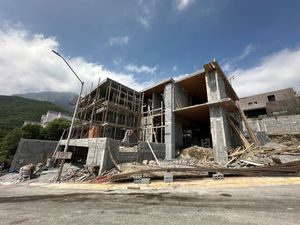 CASA EN PRE VENTA EN SIERRA ALTA 9no CARRETERA NACIONAL MONTERREY