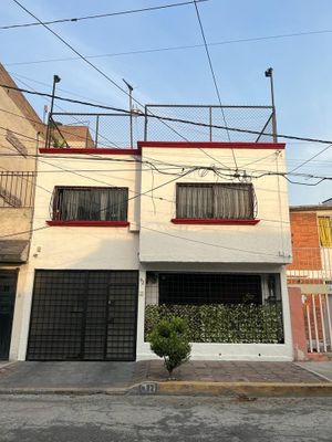 Casa en venta en Valle de arriba 92, Valle de Aragón, Nezahualcóyotl,  Estado De México, 57100.