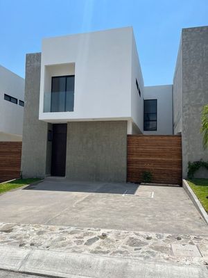 Casa en venta en San Isidro con oficina en planta baja