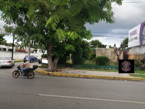 CASA EN VENTA EN ESQUINA EN LA AVENIDA ITZAES