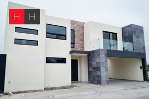 Casas en venta con 2 estacionamientos en Sabinas Hidalgo, ., México