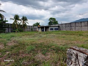 SE RENTAN BODEGAS EN LA CARRETERA DE HUIXTLA 360M2