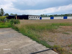 SE RENTAN BODEGAS EN LA CARRETERA DE HUIXTLA 360M2