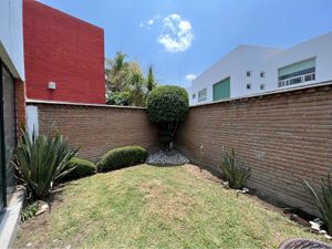 Casa En Renta frente a la UVM Puebla, a cinco minutos de Angelopolis