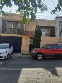 Casa en venta en Viveros de Xochimilco, Hab Viveros de la Loma, 54080  Tlalnepantla de Baz, Méx., México. Sam's Club Satélite, Walmart Satélite,  DIF Tlanepantla