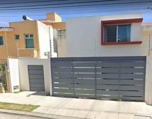 Casa en venta en Vallarta, Jardines Vallarta, Zapopan, Zapopan, Jal.,  45027. Parque Metropolitano de Guadalajara, Walmart Vallarta, Zapopan