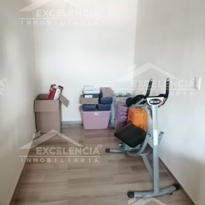 CASA EN VENTA SEMINUEVA EN FRACCIONAMIENTO PENSADOR MEXICANO, POR EL VERGEL.