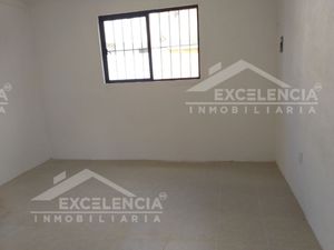 VENTA DE CASA REMODELADA EN COLINAS DEL SUR