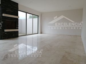 CASA NUEVA EN VENTA EN PASEOS DEL PARQUE TRES MARÍAS , MUY EQUIPADA Y MODERNA.