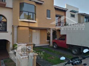 CASA SÚPER UBICADA EN EL INTERIOR 108 DE LA CALLE REY TARIACURI