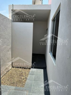 SE VENDE CASA EN FRACC ALEJANDRINAS CON HABITACIÓN EN PLANTA BAJA