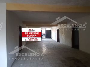 VENTA DE CASA HABITACIÓN CON DOS LOCALES SALIDA A SALAMANCA FRACCIONAMIENTO LOS