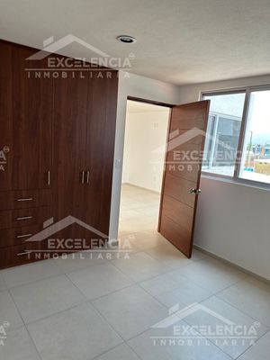 SE VENDE CASA EN FRACC ALEJANDRINAS CON HABITACIÓN EN PLANTA BAJA