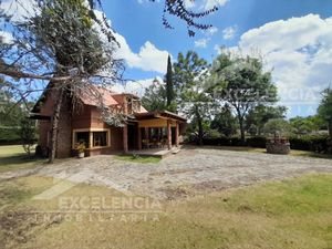 EN VENTA QUINTA SOBRE CARRETERA PATZCUARO- MORELIA