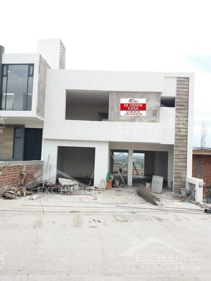 VENTA DE CASA EN LOMA ALTA TRES MARÍAS (PRECIO DE PRE-VENTA)