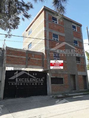 VENTA DE EDIFICIO DE 3 NIVELES DENTRO DE COTO PRIVADO .