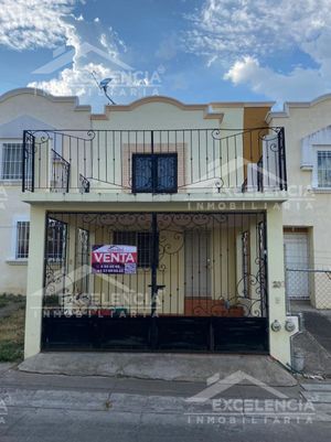 VENTA DE CASA EN AVENIDA PRINCIPAL EN VILLAS DEL PEDREGAL .