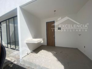 CASA NUEVA EN FRACCIONAMIENTO RETORNO CISNES ALTOZANO