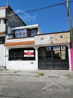 Casa en venta en Eduardo Ruiz, Morelia, Michoacán, 58149.