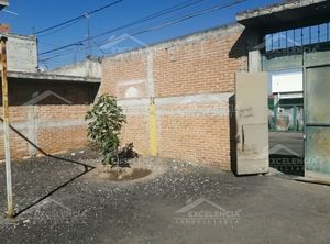 VENTA DE TERRENO CON 2 LOCALES COMERCIALES EN LA COLONIA OBRERA