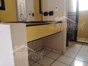 CASA SÚPER UBICADA EN EL INTERIOR 108 DE LA CALLE REY TARIACURI