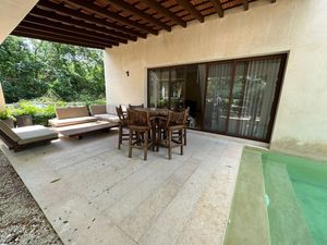 Casa con alberca en  Yucatan Country Club  cerca Universidad Anahuac