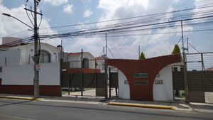 Hermosa Residencia en Fraccionamiento Altamira, Metepec
