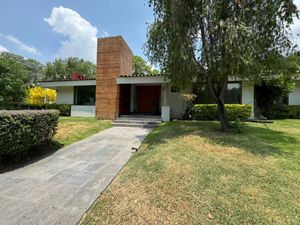 Casa en Club de Golf Sta Anita 1,620m2 terreno, con alberca pegado a fairway