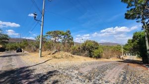 Terreno 2,600m2 en esquina, en Hacienda La Herradura