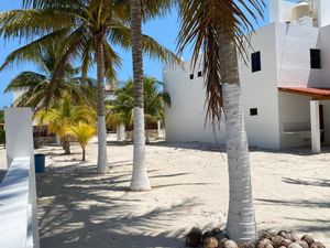 Casa en venta en 2do fila en  San Benito Beach, Yucatán