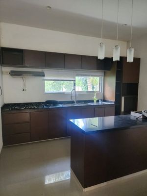 Casa en renta sin muebles en La Rejoyada Komchen zona Norte