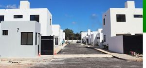 Casa en venta en carretera Progreso, Mérida Yucatán con 2 plantas