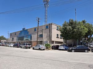 Edificio con Tres Bodegas y Oficinas En Venta - Garita de Otay