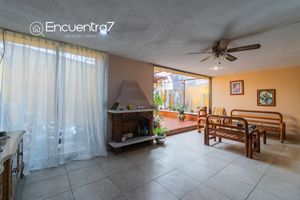 Casa en venta en Lomas de las Palmas  para remodelar