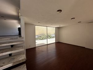 TECAMACHALCO CASA CON JARDÍN PLANO   EN VENTA