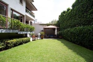 BOSQUES DE LAS LOMAS CASA CON JARDIN EN VENTA