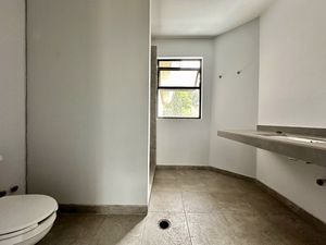 CASA SEMI REMODELADA EN   2 DEPARTAMENTOS CON ÁREA COMUN EN VENTA