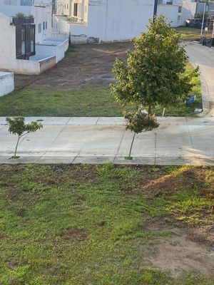 Terreno en esquina en venta dentro de coto privado con amenidades