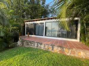 Bonita Casa en Venta en Tequesquitengo alberca  con frente al lago