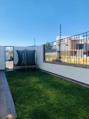 Hermosa Casa en Venta 5 hab en esquina con terreno excedente 229 m2