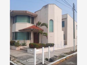 Casa en Venta en Jardines de Virginia Boca del Río