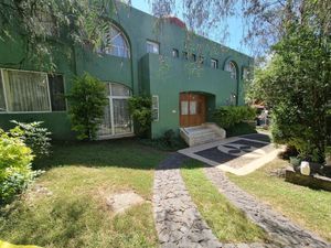 Residencia con jardines, Casa Club, GYM y Cancha de Tenis