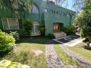 Residencia con jardines, Casa Club, GYM y Cancha de Tenis