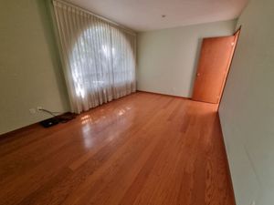 Residencia con jardines, Casa Club, GYM y Cancha de Tenis