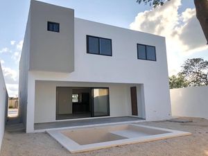 Casa 3 habitaciones en privada residencial, zona Norte de Mérida..