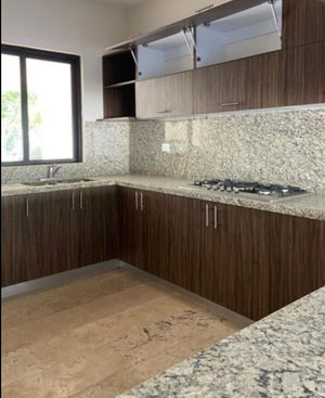 Casa en venta dentro de residencial al norte de Mérida.